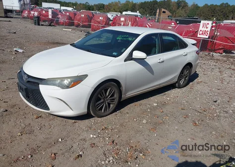2015 Toyota Camry Se z USA, uszkodzony, nr VIN 4T1BF1FK2FU054080